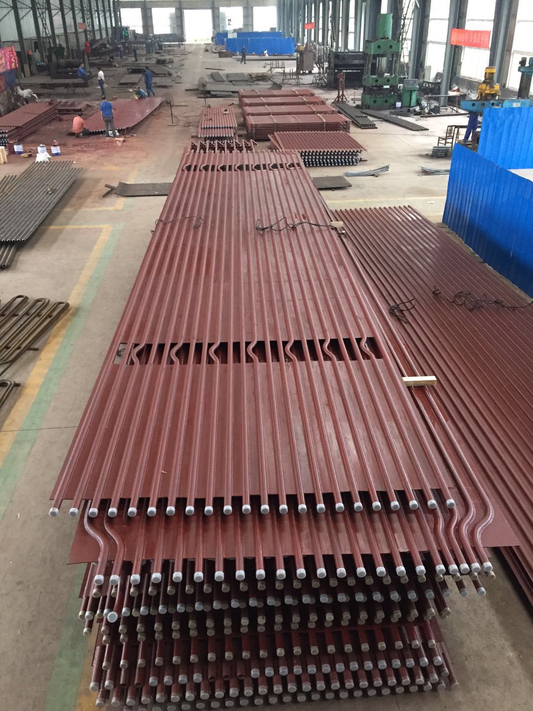 管中心距76.2mm，管屏長6米、5根一組，Φ63.5×7.1內(nèi)螺紋管，鰭片8mm