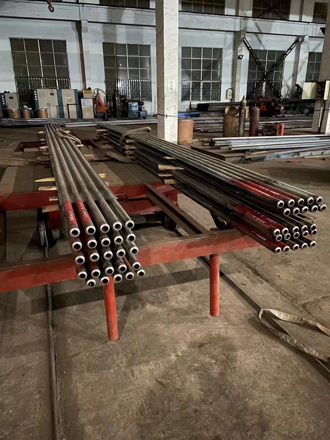 水冷壁管屏|管中心距76.2mm，管屏長6米、5根一組，Φ63.5×7.1內(nèi)螺紋管，鰭片8mm
