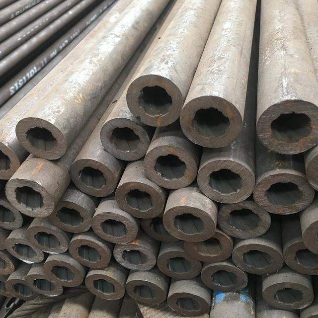 材質(zhì)：SA-210C規(guī)格：63.5×7.5 4根一排，鱗片寬度12.7mm厚度6mm管排總長度12米，內(nèi)螺紋8個(gè)頭） 管材需正偏差，帶500米密封