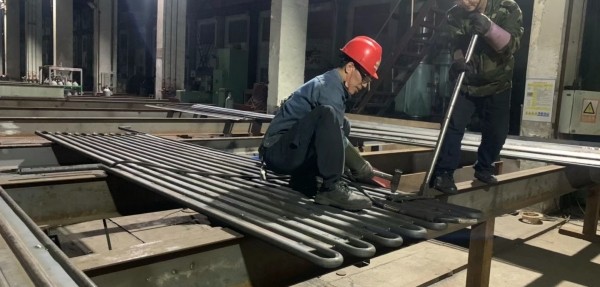 φ60.3×7.5\SA-210C 水冷壁帶鰭片內(nèi)螺紋管，帶鰭片。2）附質(zhì)量證明書，3）品牌：武鍋、東鍋、哈鍋選其一