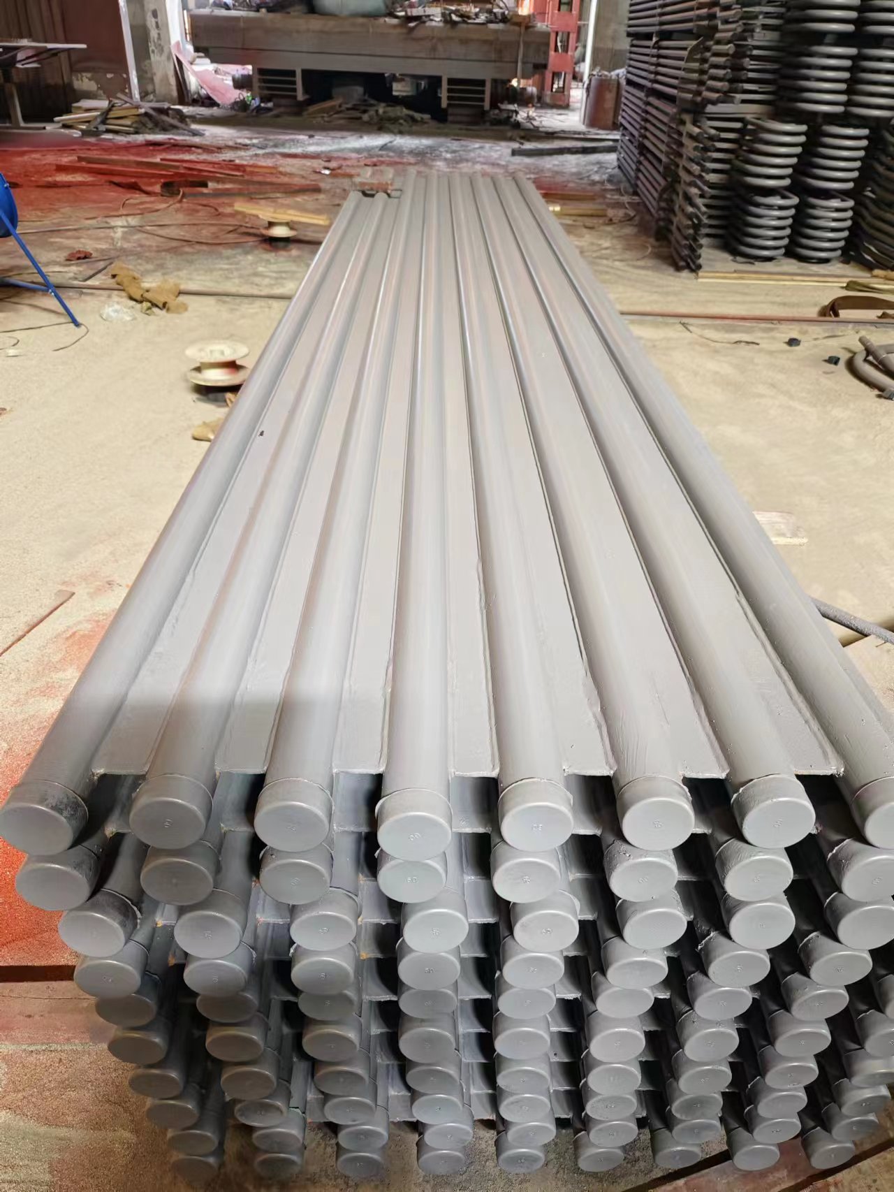 φ60.3×7.5\SA-210C 水冷壁帶鰭片內(nèi)螺紋管，帶鰭片。2）附質(zhì)量證明書，3）品牌：武鍋、東鍋、哈鍋選其一