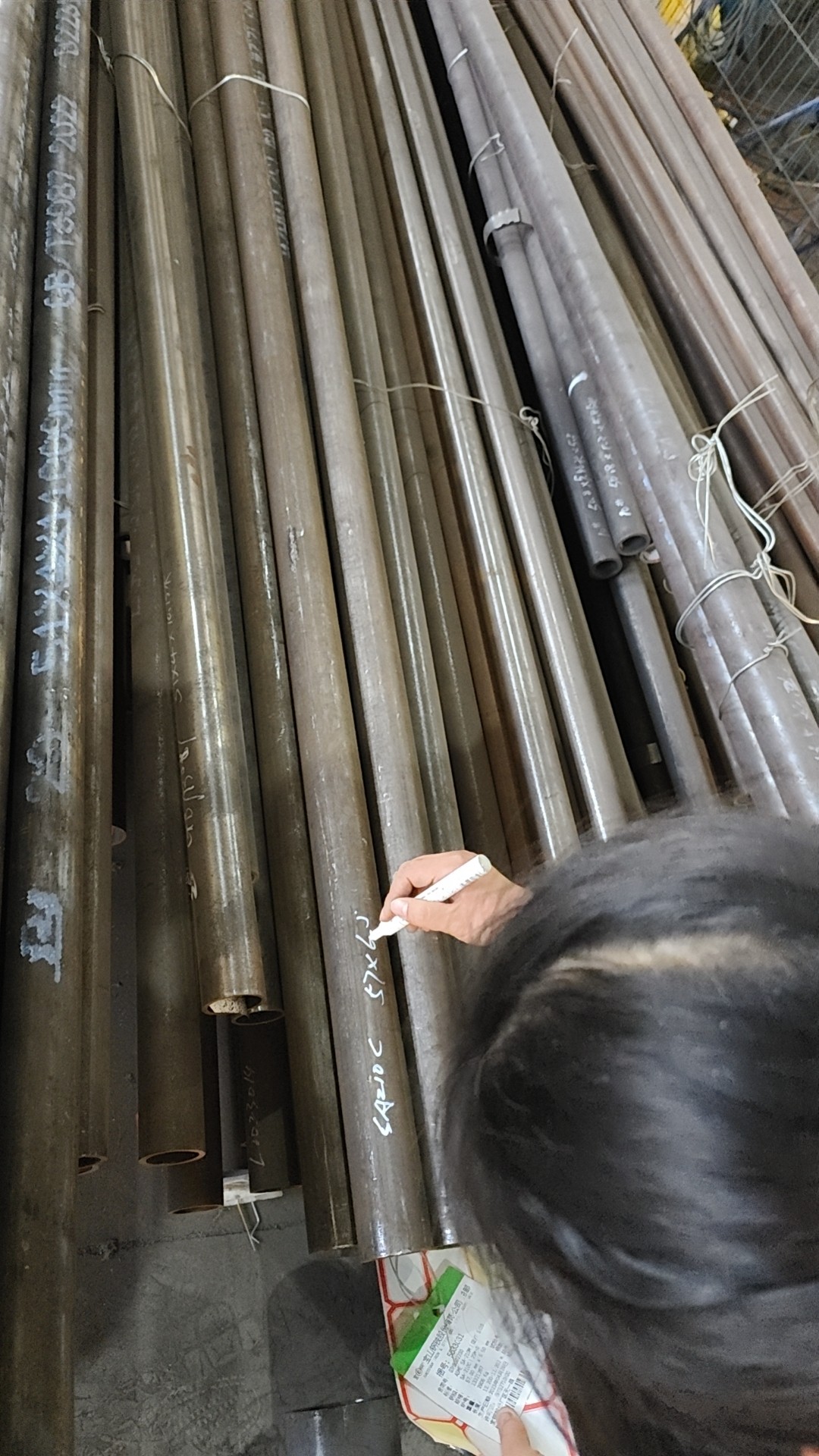 管排長度為6米，每件管排由10根管子組成，管子中心距為54mm，鰭片厚度為6.4mm