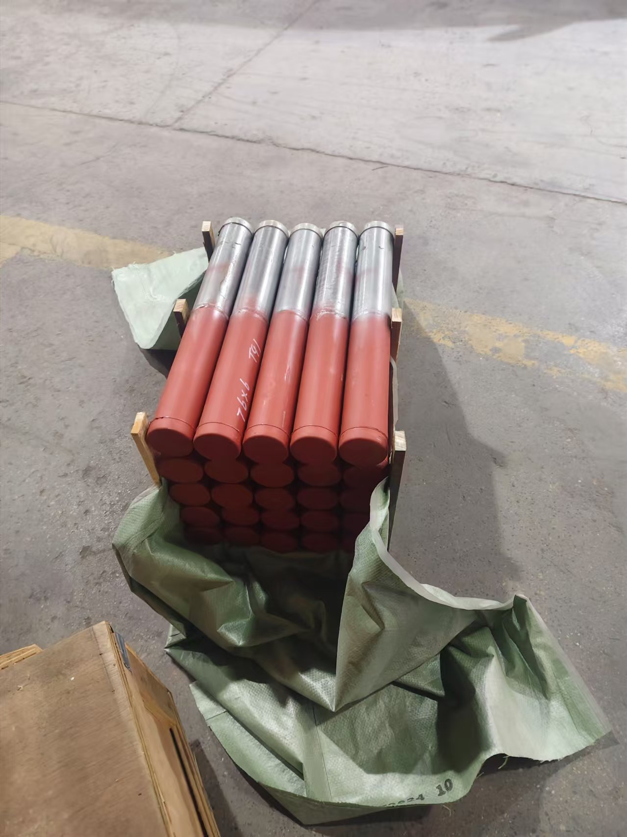 規(guī)格：ф76×6，長度600mm，材質(zhì)：SA-213TP347HFG/SA-213T91,兩種材質(zhì)各300mm